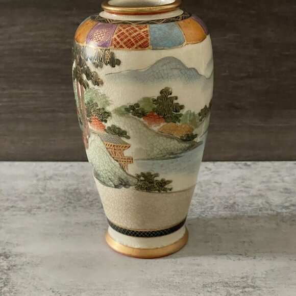 Early 20th C.  Japanese Satsuma Hand-Painted Enamel Multicolor Gilded 6.5" Vase - Picture 2 of 9